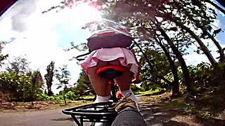 Paseo En Bicicleta Mostrando Las Bragas Este Viejito Me Queria Coger Cumshot Al Aire Libre