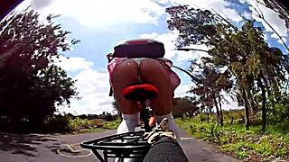 Paseo En Bicicleta Mostrando Las Bragas Este Viejito Me Queria Coger Cumshot Al Aire Libre