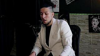 Cadu Explains Massage Preliminaries Then Makes Her Squirt