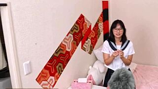 我抓到继女在自慰，现在该怎么办？