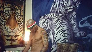 behind scenes, maxxx loadz strokes with magic motion