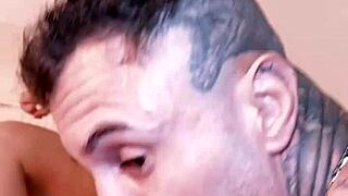 2 machos pra uma tia safada in homemade orgy