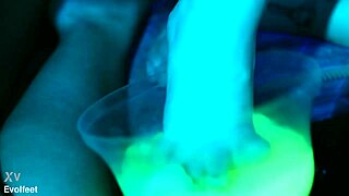 Watch Piie and Nath get messy with slime foot play? Their toes are so tempting!