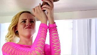 Blonde Babe Sex Therapist Receives Jizz In Gloryhole Blowjob Session