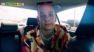 motorista de t�xi sortudo e casado influenciadora famosa por seu conte�do adulto fica nua em seu t�xi se voc� fosse o motorista de t�xi o que faria