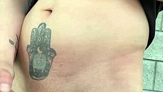 me quite los pantalones y me hago una buena paja en un lugar publico