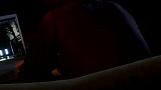 棕发熟女Rebecca Linares床上肛交操