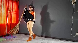 Halloween Witch Regina Noir Performs!