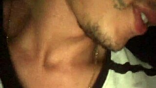 punheta rapidinha no estacionamento do mercado