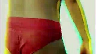 Mc Akira Dances Funk Intensely in Lingerie, Flaunting Her Big Ass.