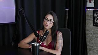 gosta de apanhar mas n�o gosta de bater foi capa da revista sexy acha que homens tem medo dela e pensou em desistir do reality - luciana picchi sheer red 😘