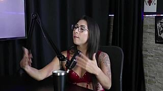 gosta de apanhar mas n�o gosta de bater foi capa da revista sexy acha que homens tem medo dela e pensou em desistir do reality - luciana picchi sheer red 😘