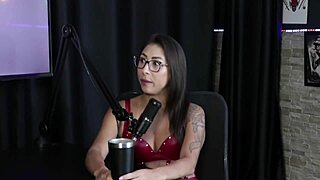 gosta de apanhar mas n�o gosta de bater foi capa da revista sexy acha que homens tem medo dela e pensou em desistir do reality - luciana picchi sheer red 😘