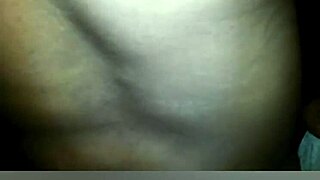 Preta Sentando com o Rabo?