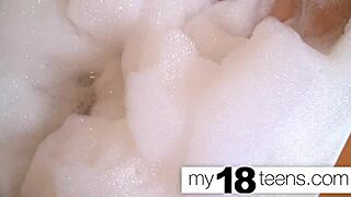 My18Teen 18+S - Babe Masturbates In Bath And Orgasms Closeup