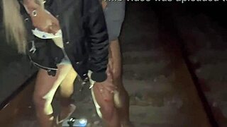 Esposa pede ajuda pra atravessar a linha de trem e da gostoso pro rapaz prestativo