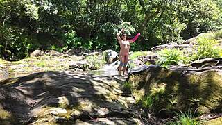 huntin' for young mom on beach, she gets totally surprised by exhibitionist fun 😏