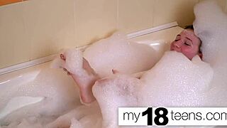 My18Teen 18+S - Babe Masturbates In Bath And Orgasms Closeup