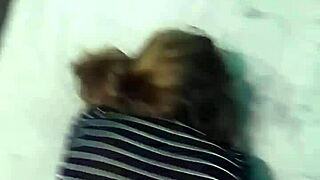 pov me la mete de perrito en la cama grande mientras hacemos webcam con la neetbook