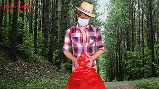 Caperucita adicta al sexo va al bosque en busca de diversion.