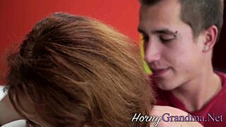 高跟鞋奶奶接受激烈耕耘