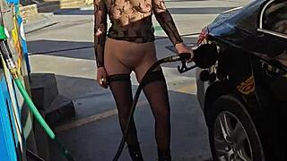 omg flashing tits at the petrol station 😏🚗