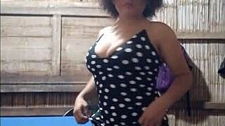 cumpli el reto para mi hijastro perdi una apuesta y tuve que enviarle porno casero a mi hijastro haciendo un espectaculo porno semi desnuda a mi hijastro porno real casero masturbandome para mi hijastro