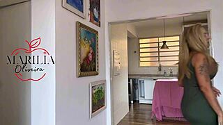 Gostosa Experiments With Gym Clothes And Shakes Her Ass.