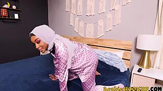 brown arabic babe lily starfire wanna taste white cock