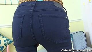 British Gilf Dolly Pushes A Dildo Up Her Fanny