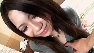 日本自制色情片操大奶女孩中出