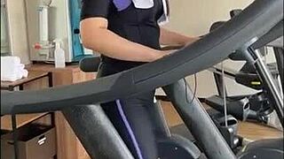 在酒店与节食精力充沛女孩浪漫性交