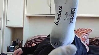 Meine weißen sneaker socken in homemade solo fetish