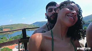 Troca de casais fodendo a bucetinha de duas morenas safadas em sitio público - teaser