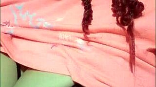 madrastra recompensa con video exclusivo de algo exotico