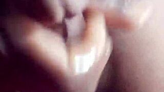 Wetjuicypussy1 Masturbates With Big Cock In Video 💦