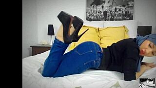 i'm a muslim cam girl showing off my arab body