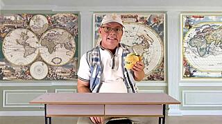 In Torcelini school, the geography teacher delivers a full lesson on seas and oceans for the class.