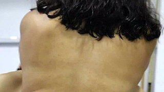 Hermano le da clases de billar a su hermanastra pervertida latina y ella se calienta tanto que le pide follar en la mesa - porno en español 😏💦