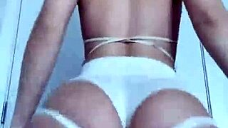 big ass twerking in a dance routine with sexy moves