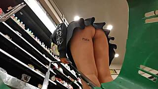 Cazador De Culos Milf Mexicana En El Supermercado
