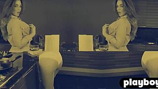 i seen this redhead milf undress her stunning naked body and show her hot booty