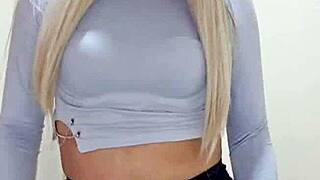 Wow, this transsexual on webcam is trying something new and exciting!