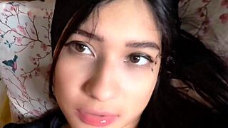 Ella Se Cogi� A Su Estudiante Favorito En La Cama