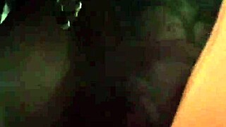 Ele não aguentou e tirou a capa na rua