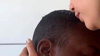 Negao pirocudo arrombando o cuzinho da novinha asiática - lina nakamura - john coffee