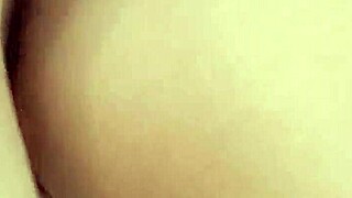 娇小日本小妞首次干老男人