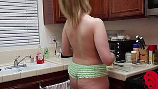Curvy Siri vibes her creamy trimmed cunt while baking cookies in the kitchen.