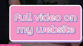 Jeny Smith invites masseur and inserts buttplug for seductive reaction