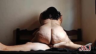 Cavalgando no touro with big ass brazilian brunette